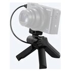 Sony Travel grip compatto con tre pulsanti di controllo (shutter / Video start/stop / Zoom) e funzione treppiede.