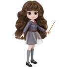 Spin Master Wizarding World Bambola articolata Hermione Granger 20cm, con bacchetta e divisa di Hogwarts - dai 5 anni in su