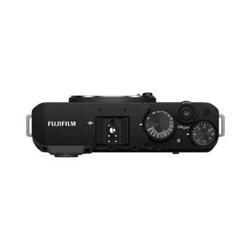 Fujifilm X-E4 Nera con impugnatura MHG-XE4 e kit di appoggio per pollice TR-XE4