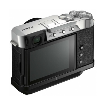 Fujifilm X-E4 Silver con impugnatura MHG-XE4 e kit di appoggio per pollice TR-XE4