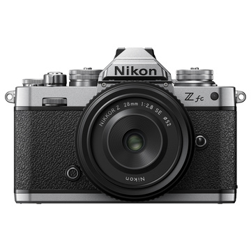 Nikon Z fc + Nikkor Z 28mm f/2.8 SE + SD 64GB 667 Pro