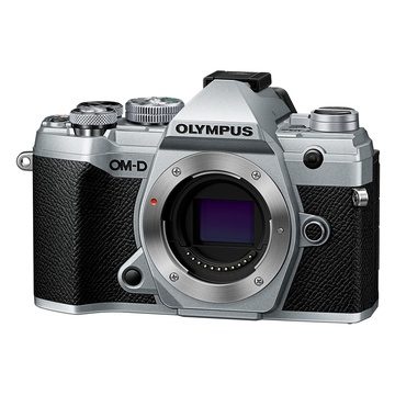 Olympus OM-D E-M5 III Silver + M.Zuiko Digital ED 12-200mm f/3.5-6.3