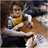 Hasbro Cluedo Classico Refresh, gioco in scatola, gioco rivisitato per 2-6 giocatori, giochi di mistero giochi investigativi, giochi per la famiglia per bambini e adulti
