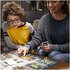 Hasbro Cluedo Classico Refresh, gioco in scatola, gioco rivisitato per 2-6 giocatori, giochi di mistero giochi investigativi, giochi per la famiglia per bambini e adulti