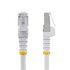 STARTECH .com Cavo Ethernet CAT 6a - 7,5m - Bianco - Cavo di rete LAN Low Smoke Zero Halogen (LSZH) 10GbE 500MHz 100W PoE++ - Filo/Cavo patch schermato S/FTP con spinotto RJ45 antigroviglio e rilievi di trazione