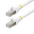 STARTECH .com Cavo Ethernet CAT 6a - 7m - Bianco - Cavo di rete LAN Low Smoke Zero Halogen (LSZH) - 10GbE 500MHz 100W PoE++ - Filo/Cavo patch schermato S/FTP con spinotto RJ45 antigroviglio e rilievi di trazione