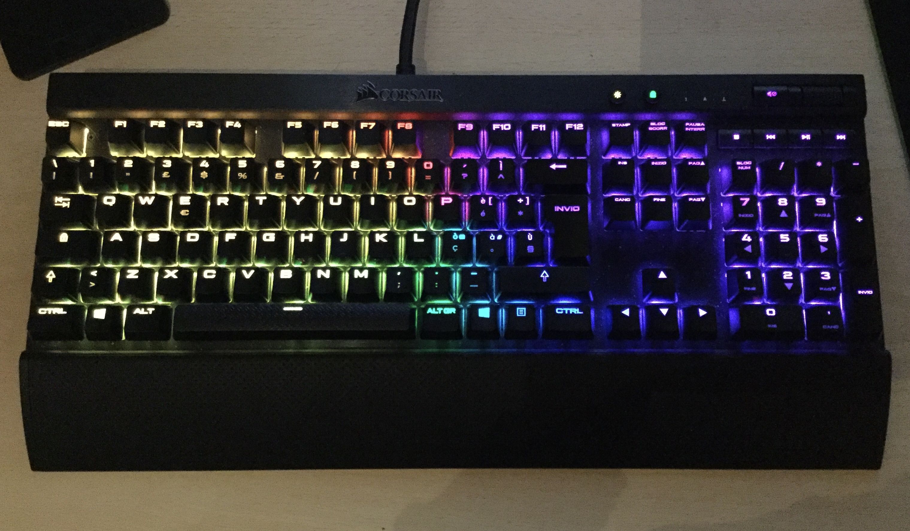 K70 LUX RGB Gaming Cherry MX Red - Compatibile ICUE