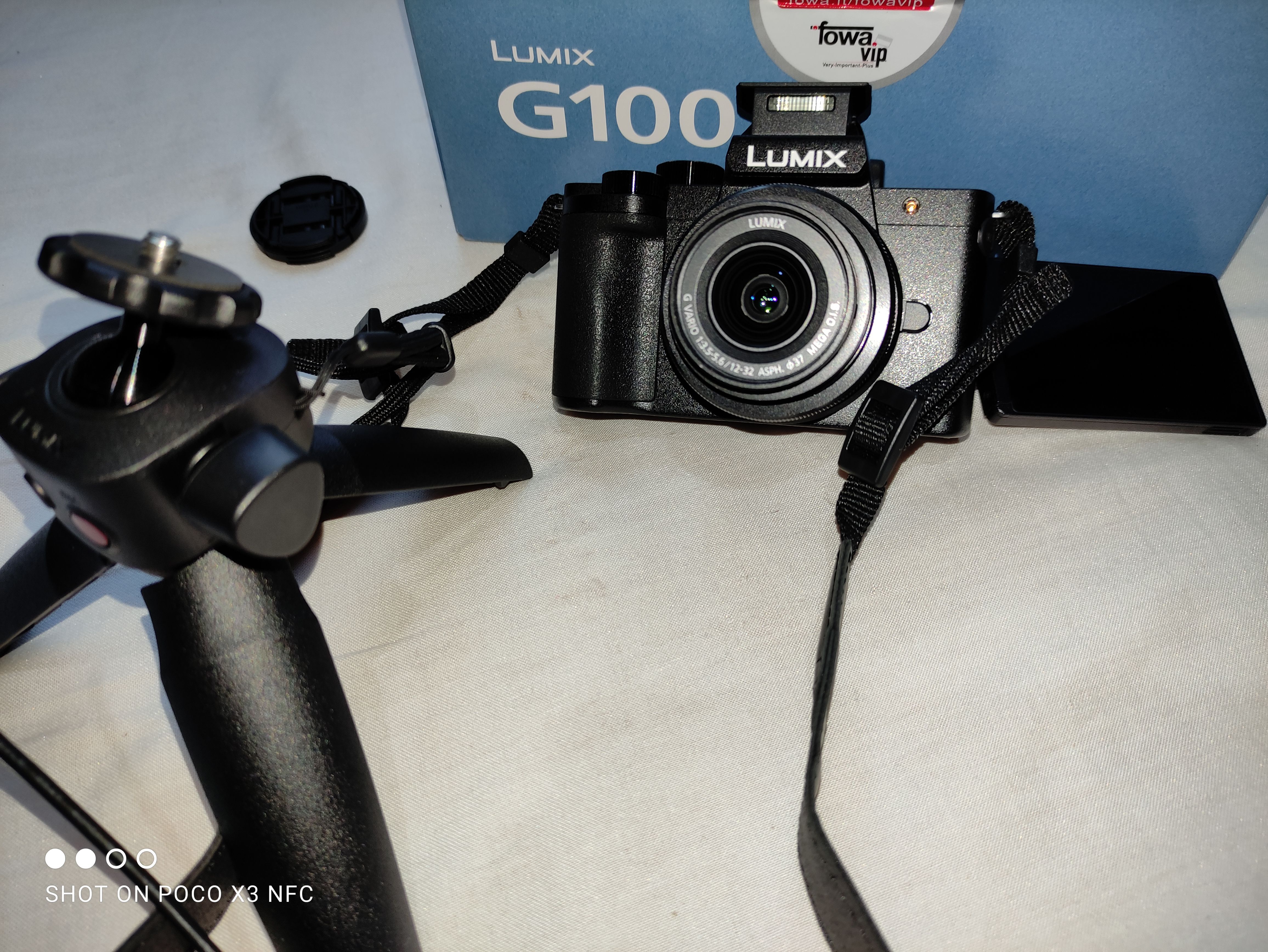Lumix G100 + 12-32mm f/3.5-5.6 Asph Mega OIS + Impugnatura per Vlogging SHGR1